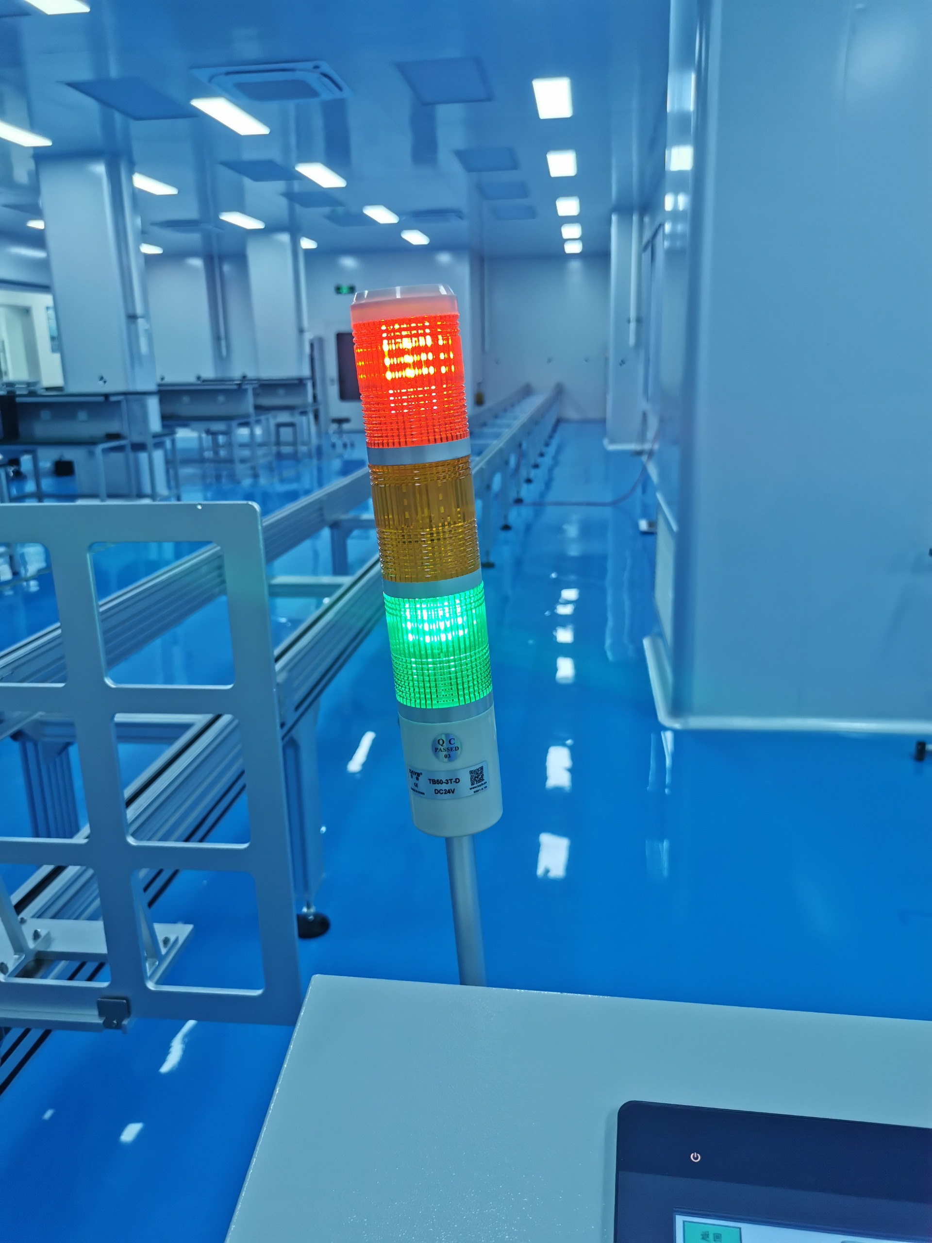 Core products of Beehive Intelligent Technology: Automatic tapping machines, welding robots, LiDAR calibration lines, smart warehousing sorting systems and other custom automation equipment.